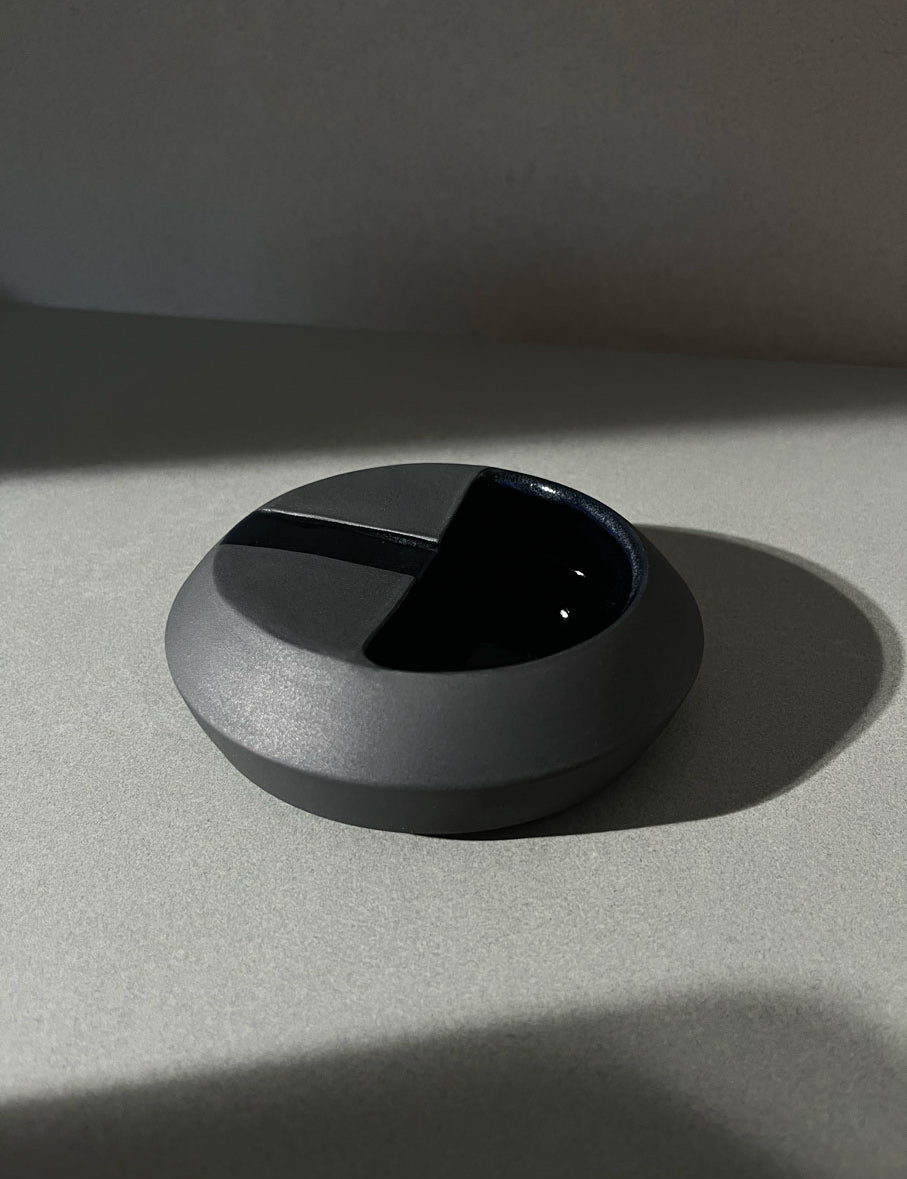Onyx_Ashtray_1.jpg