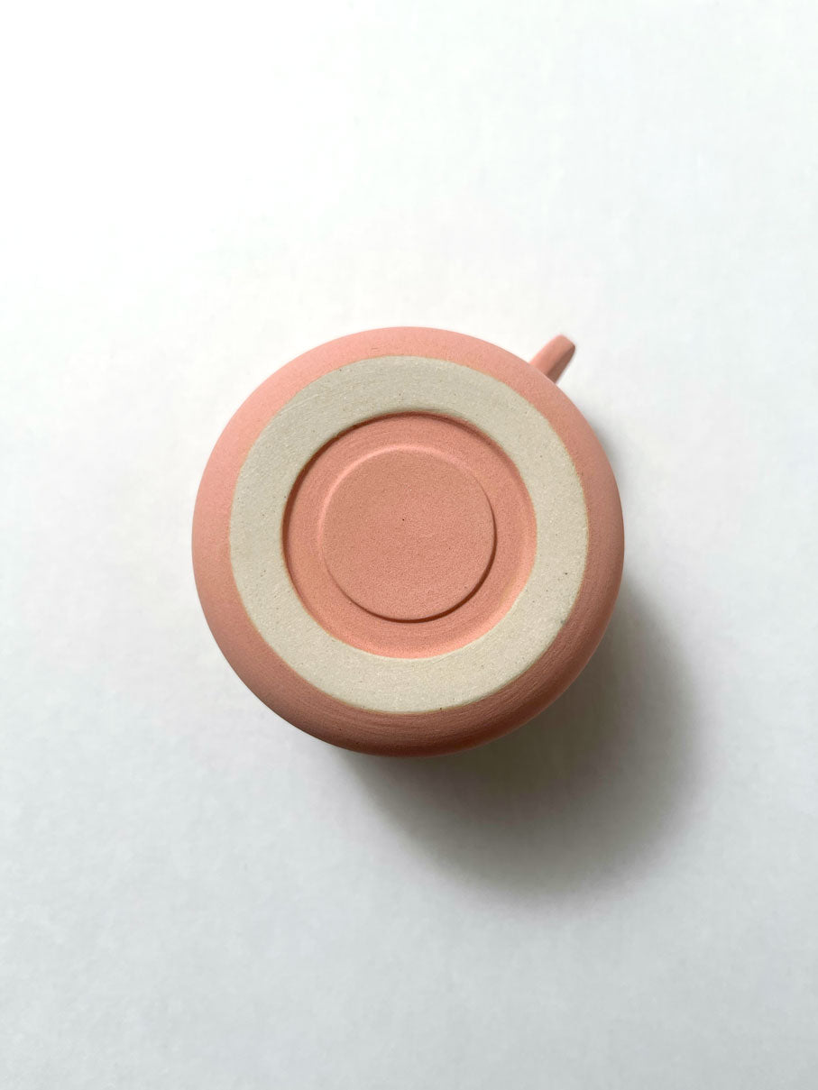 Taza de espresso fruncida