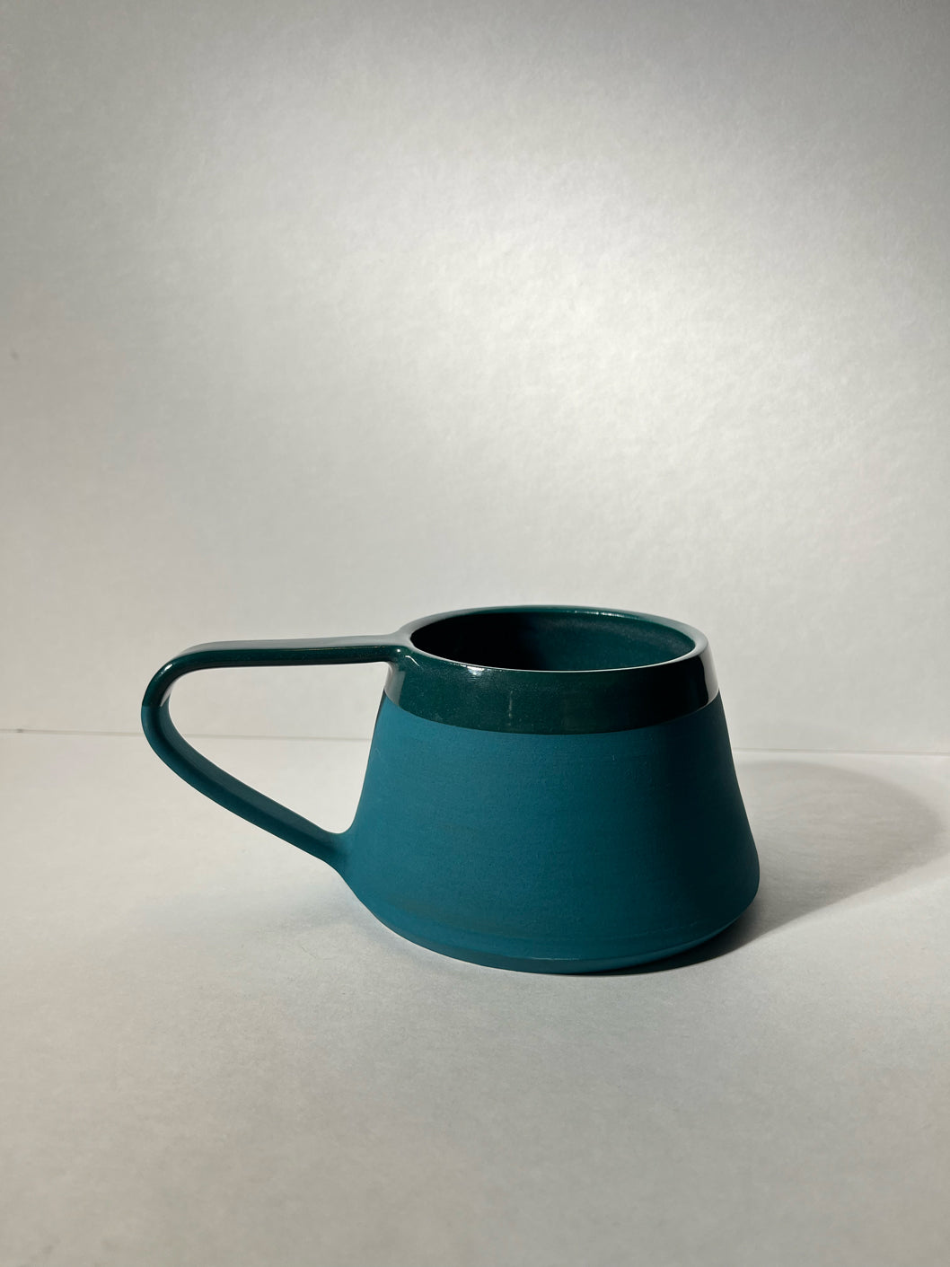 Taza en ángulo de ftalo