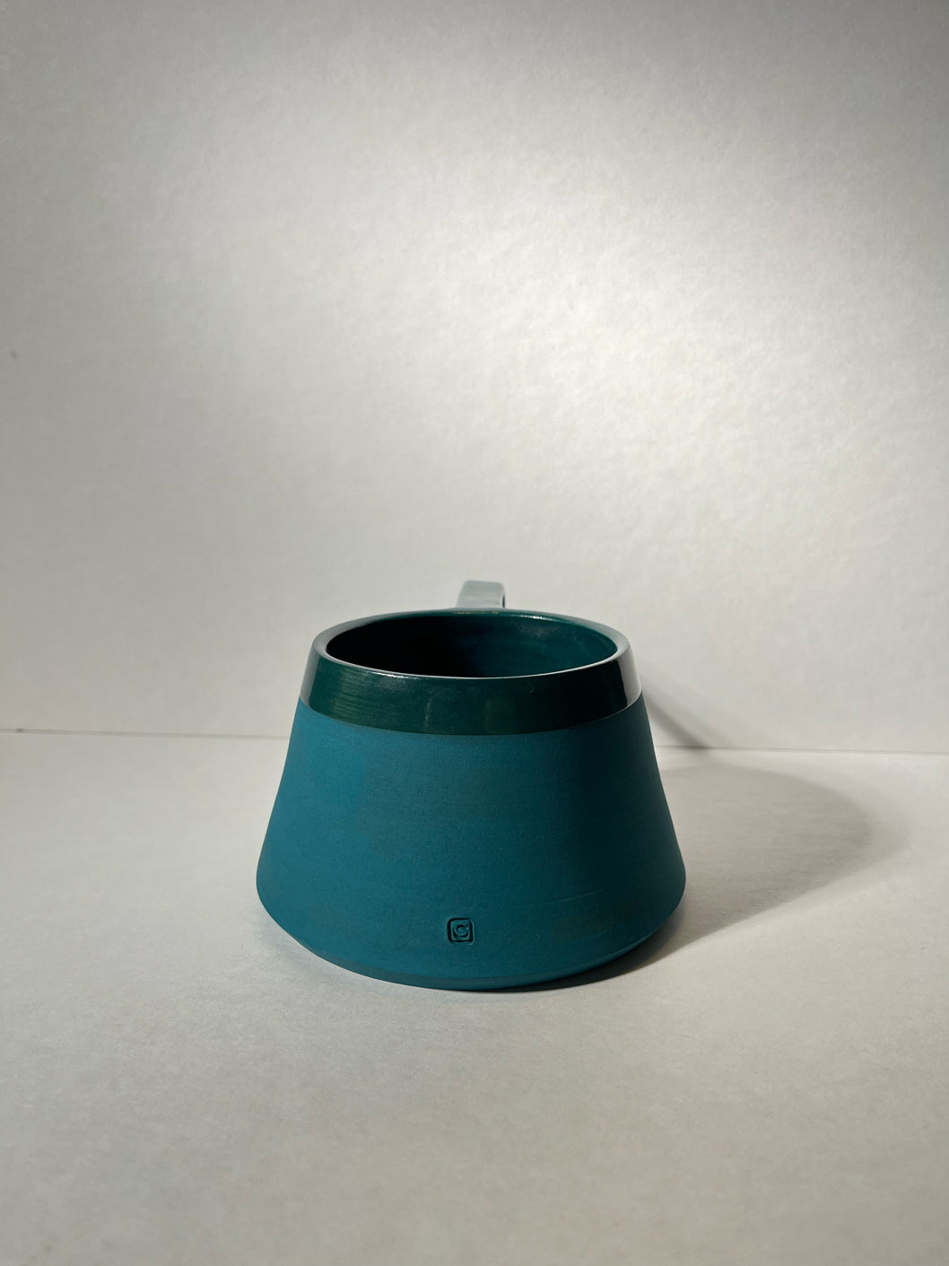 Taza en ángulo de ftalo