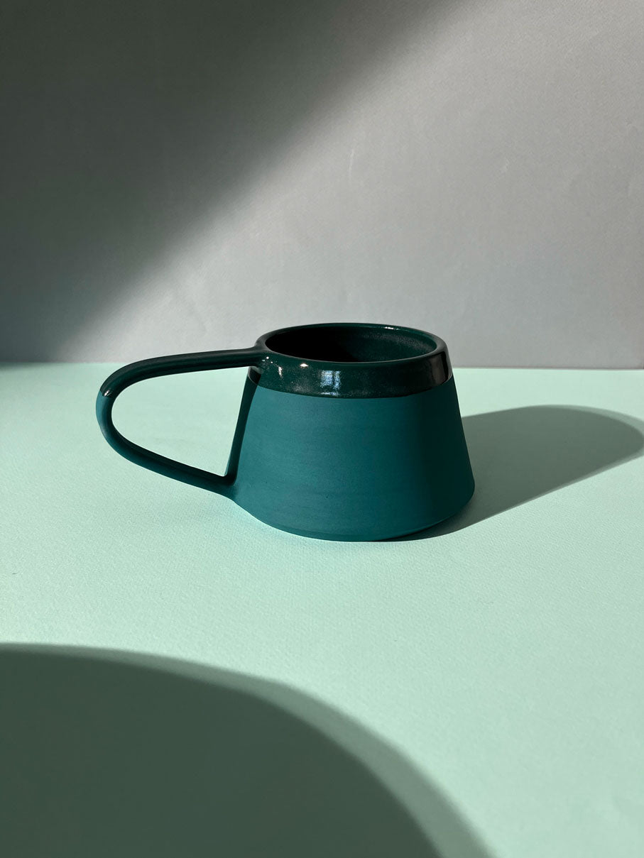 Taza en ángulo de ftalo