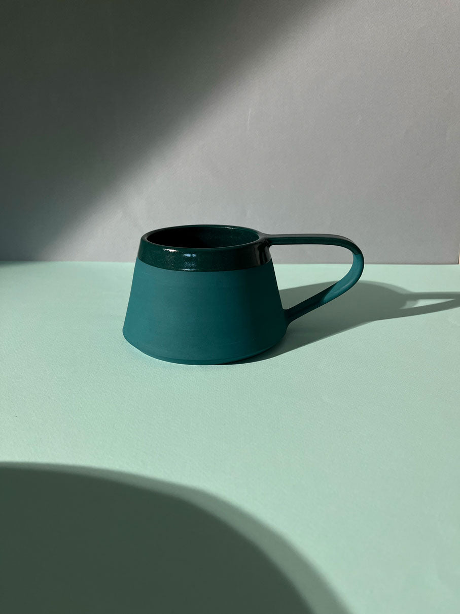 Taza en ángulo de ftalo