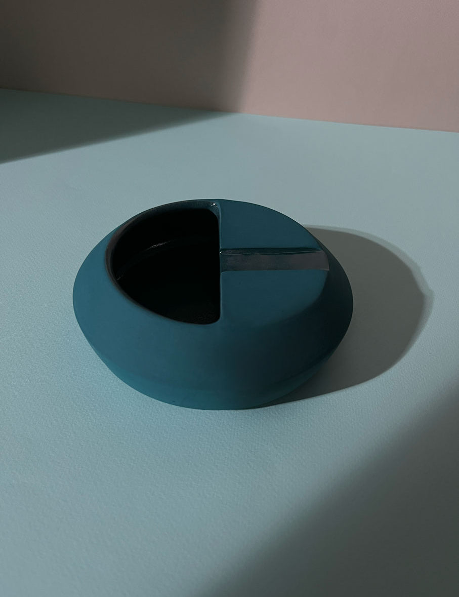 Phthalo_Ashtray_2.jpg