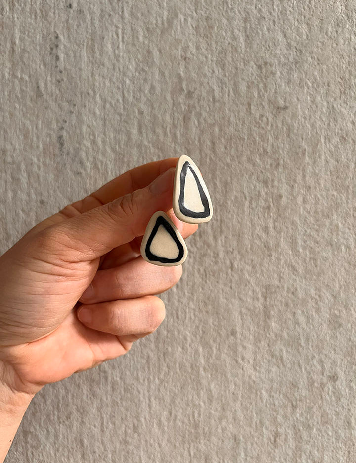 Tinta_Earring_FlechaSmallInverted_4.jpg